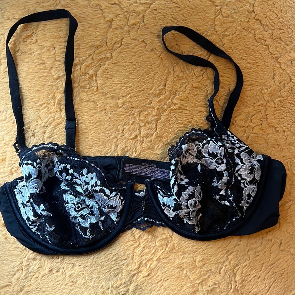 Cute lace bra great for layering